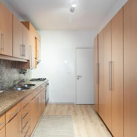 Flh Spacious With Balcony شقة *