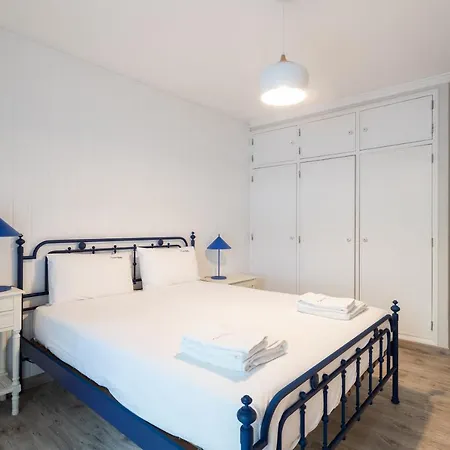 Flh Spacious With Balcony شقة *