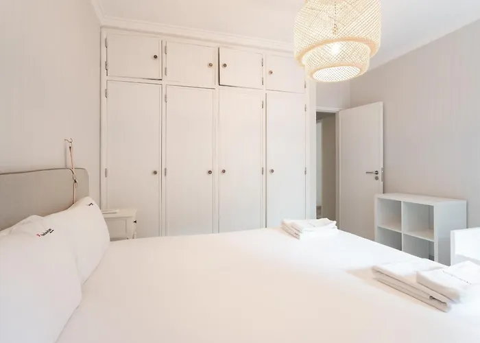 Flh Spacious With Balcony * كاسكايس